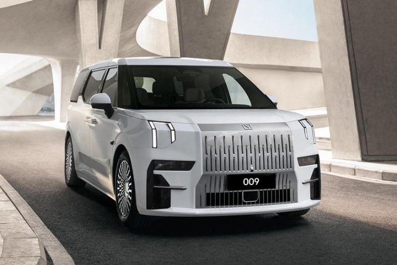 Роскошный и мощный минивэн Zeekr 009 от Geely готовится к старту продаж