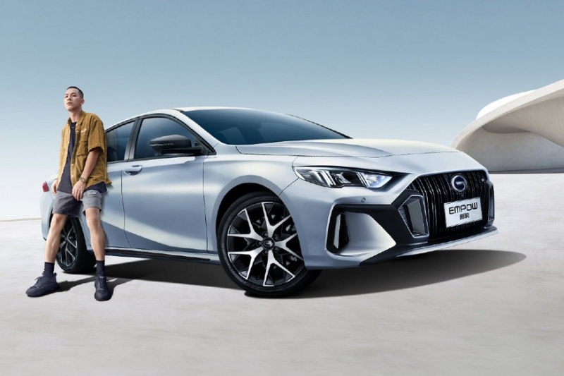 Седан GAC Trumpchi Empow, который гораздо популярнее конкурента от Hyundai: теперь и гибрид