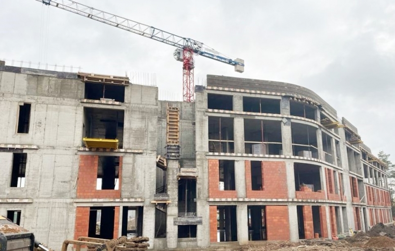 В Хотькове готовность больнично-поликлинического комплекса достигла 20%