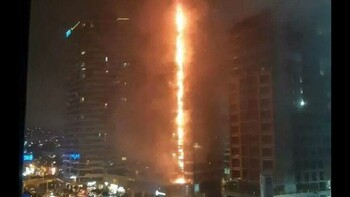 В Стамбуле загорелся 24-этажный небоскреб