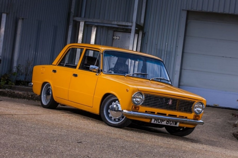 Британский рестомод на базе ВАЗ-2101: ревущий мотор Cosworth и бешеная динамика