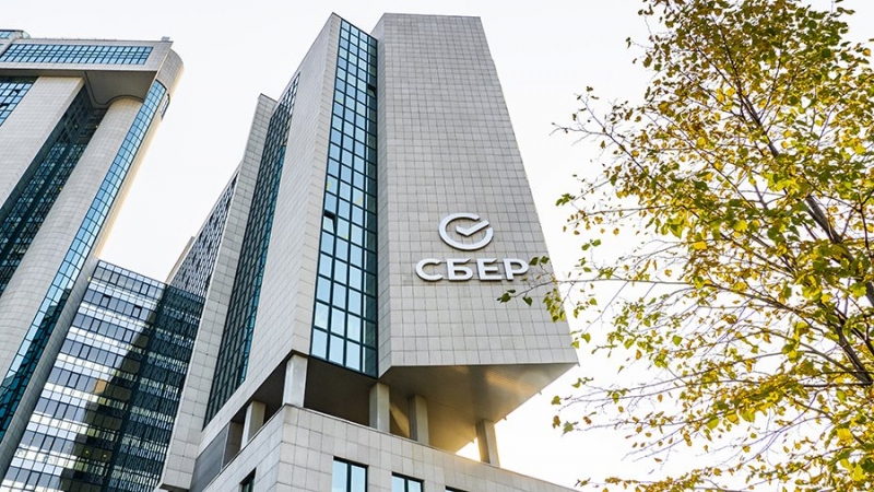 Чистая прибыль Сбербанка с начала года превысила 50 млрд рублей