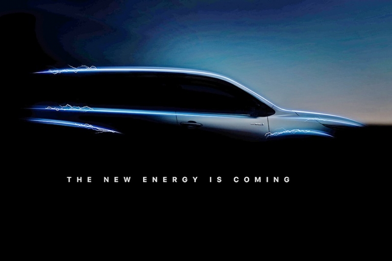 Лишившийся рамы минивэн Toyota Innova: новые изображения