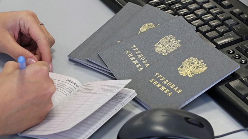 Мишустин заявил о продлении программы стимулирования найма на 2023 год