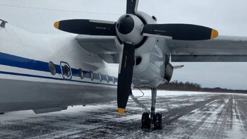 На Дальнем Востоке самолёт едва не столкнулся с автомобилем и повредил шасси