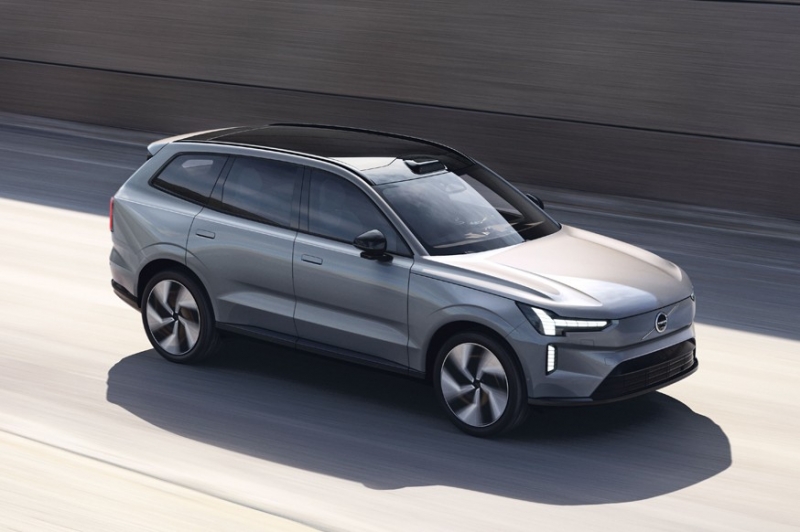 Новый флагманский SUV: рассекречен семиместный кроссовер Volvo EX90