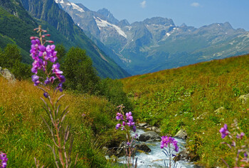 Самые живописные места для походов по России