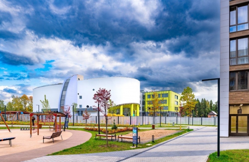 Школа в жилом комплексе «Серебрица» готова на 90%