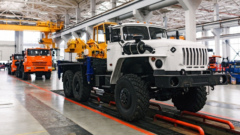 Стоп, кран: в России снизились объемы отгрузок строительной техники