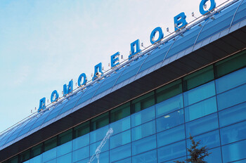 В «Домодедово» банда ограбила пассажиров из Бишкека на 4 млн долларов