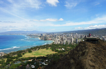Десятки пассажиров рейса на Гавайи получили травмы из-за турбулентности