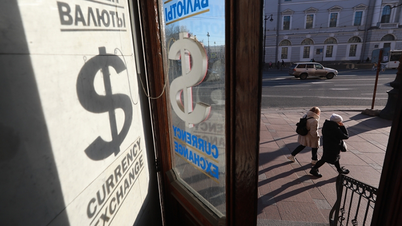 Эксперты объяснили рост доллара и евро