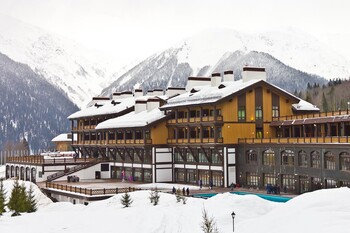 Горнолыжный курорт «Газпром» открыл сезон катания