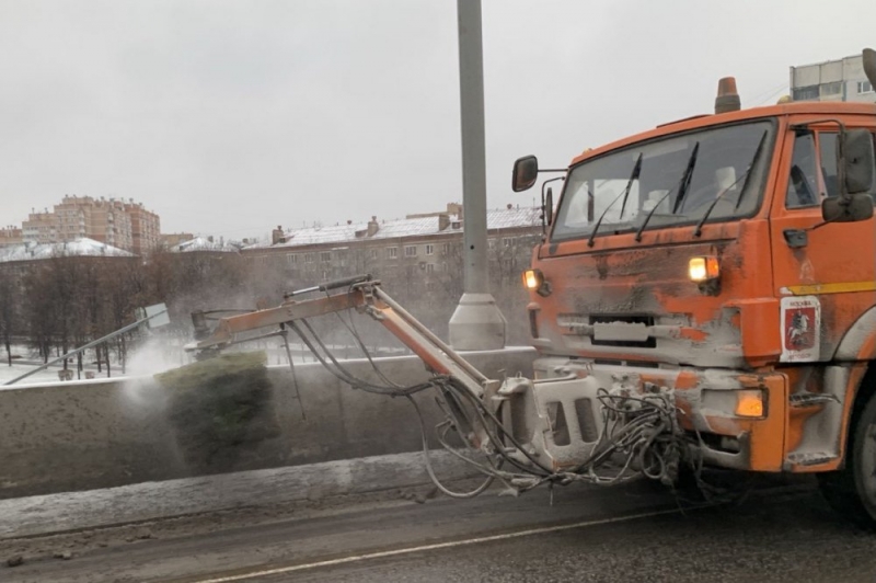 Городские службы продолжают работать в усиленном режиме из-за непогоды