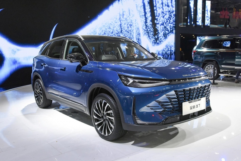 Готовящийся к дебюту в РФ флагманский кроссовер Beijing X7 пережил рестайлинг