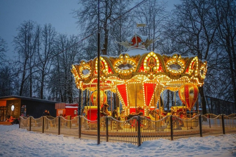 Губернаторские карусели в Подмосковье ждут своих маленьких посетителей