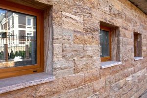 Особенности монтажа фасада из травертина