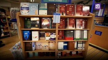 Крупнейшая плавучая библиотека причалила к берегам Бейрута