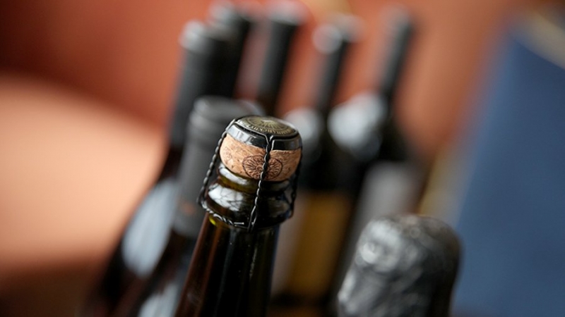 Минфин повысил минимальную розничную цену на игристое вино до 239 рублей