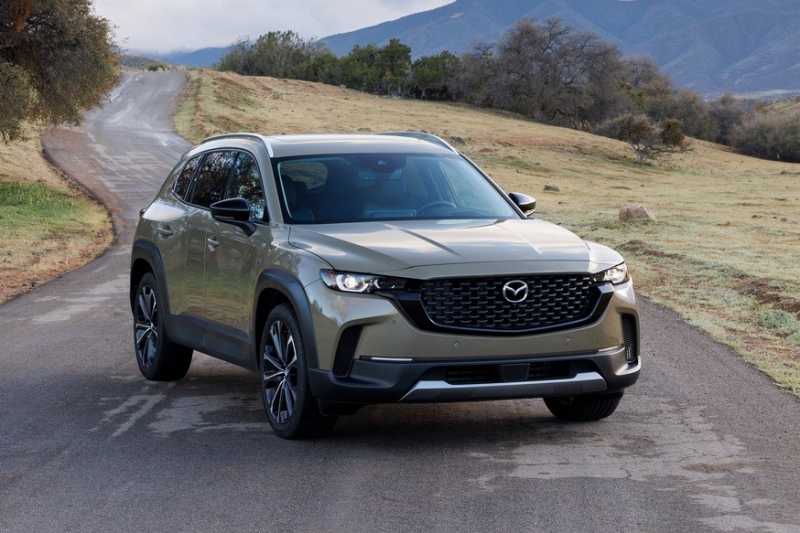 Так и не ставший хитом кросс Mazda CX-50 обрёл передний привод и поехал покорять новые рынки