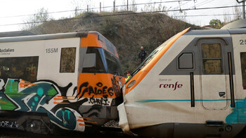 В Каталонии столкнулись два поезда: пострадали 155 человек