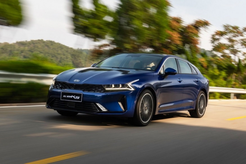 В Россию привезут длиннобазный седан Kia K5 с мощным турбомотором