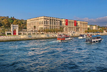 В шикарном отеле в центре Стамбула возник пожар 