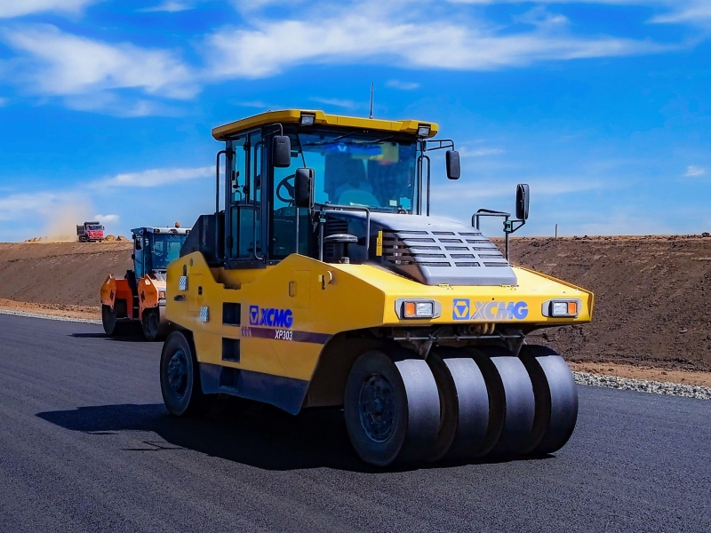 ЛУКОЙЛ начал производить смазочные материалы для обслуживания спецтехники XCMG