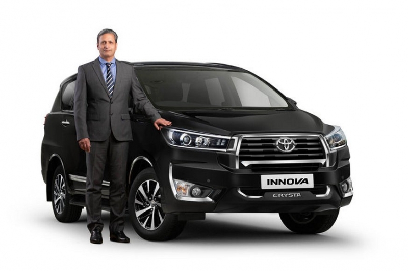 Рамный минивэн Toyota Innova снова в строю: рестайлинг и дизель