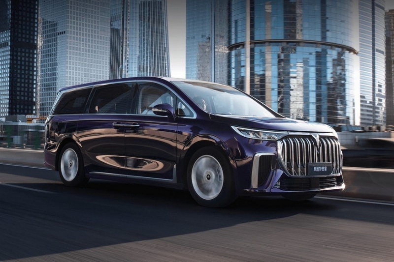 Роскошный минивэн Voyah готовится к официальному старту продаж в РФ: модель сменила имя