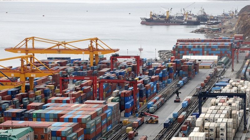 Савельев заявил о загруженности дальневосточных портов России на 97%