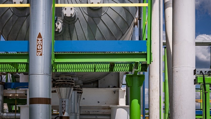 США и союзники договорились ввести два потолка цен на российскую нефть