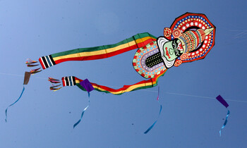 В Индии шесть человек погибли на Фестивале воздушных змеев
