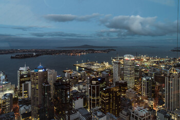 В Новой Зеландии аэропорт Окленда остановил работу из-за наводнения