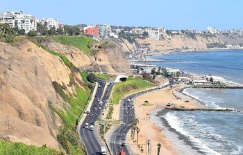 В Перу из-за беспорядков приостановили работу аэропорты