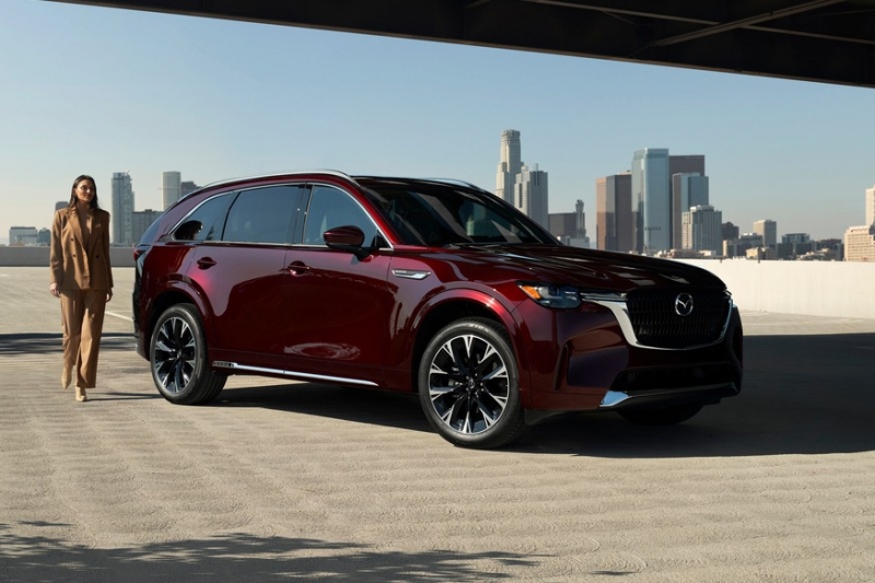 Флагманский кроссовер Mazda CX-90: новые подробности и цены