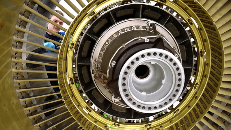 Мантуров поручил возобновить работу Луганского авиаремонтного завода