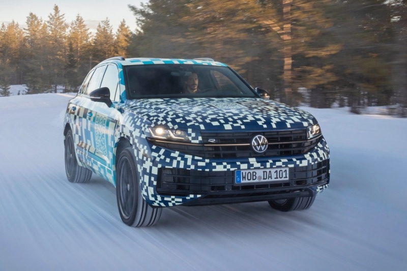 Обновлённый кроссовер Volkswagen Touareg: официальные фото и подробности