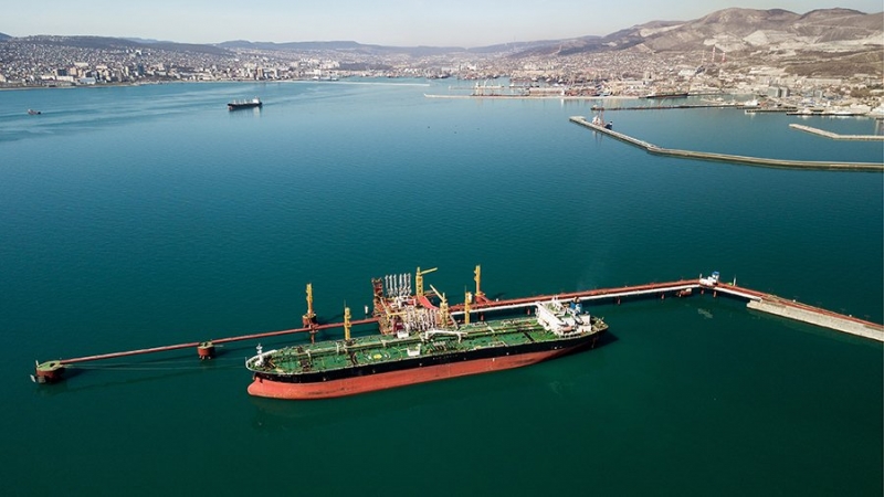 Reuters узнало об оплате Индией нефти из России эмиратскими дирхамами