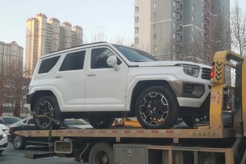 Серийный внедорожник Tank 700 застукали «живьём»: есть фото салона