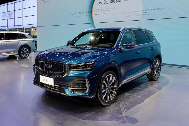 Стало известно, когда в России начнутся продажи кроссовера Geely Monjaro