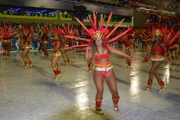 В Рио-де-Жанейро стартовал знаменитый карнавал