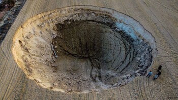 В Турции образовалась загадочная воронка 