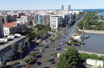 В турецком Искендеруне из-за землетрясения поднялся уровень моря, начата эвакуация