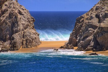 МИД РФ назвало 11 стран, которые могут стать безвизовыми для россиян