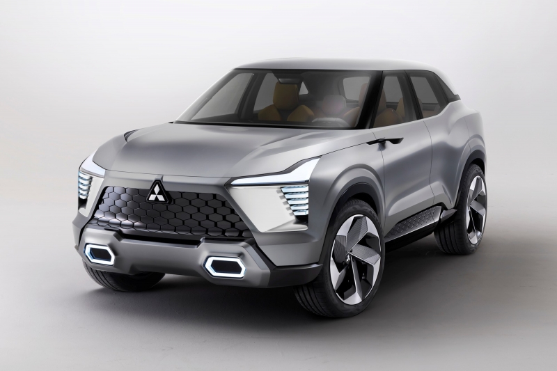 Mitsubishi анонсировала 16 новинок, в том числе электрический пикап и большой кроссовер