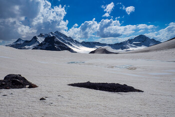 На Эльбрусе ищут пропавшего туриста