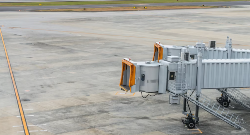 На реконструкцию аэропорта в Махачкале выделят 12,7 млрд