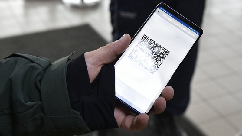 Названы преимущества и недостаток оплаты с помощью QR-кода на смартфоне