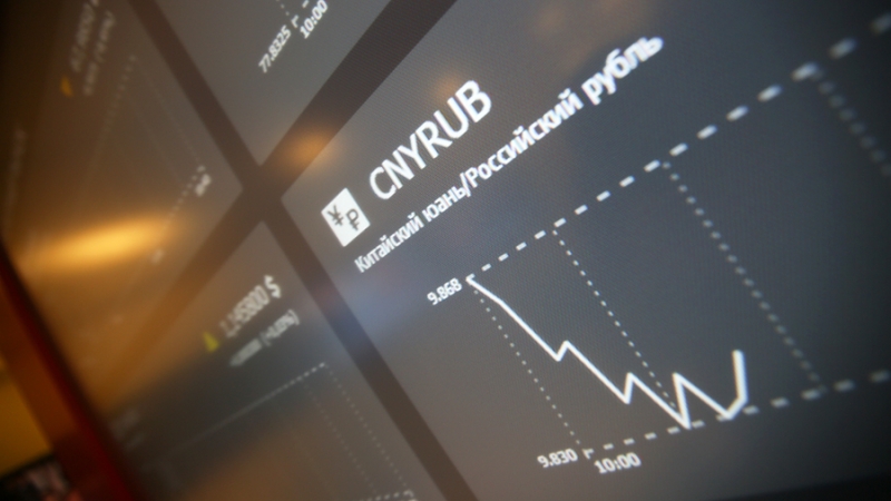 Названы причины роста объема торгов юанем на Мосбирже в марте